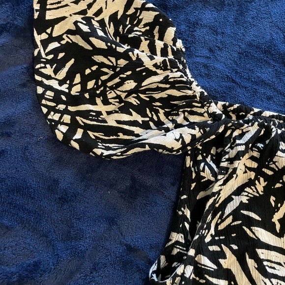 Aerie Womens‎ CropBlouse Black/White Size XL Flutter Sleeves Boho - Picture 6 of 8